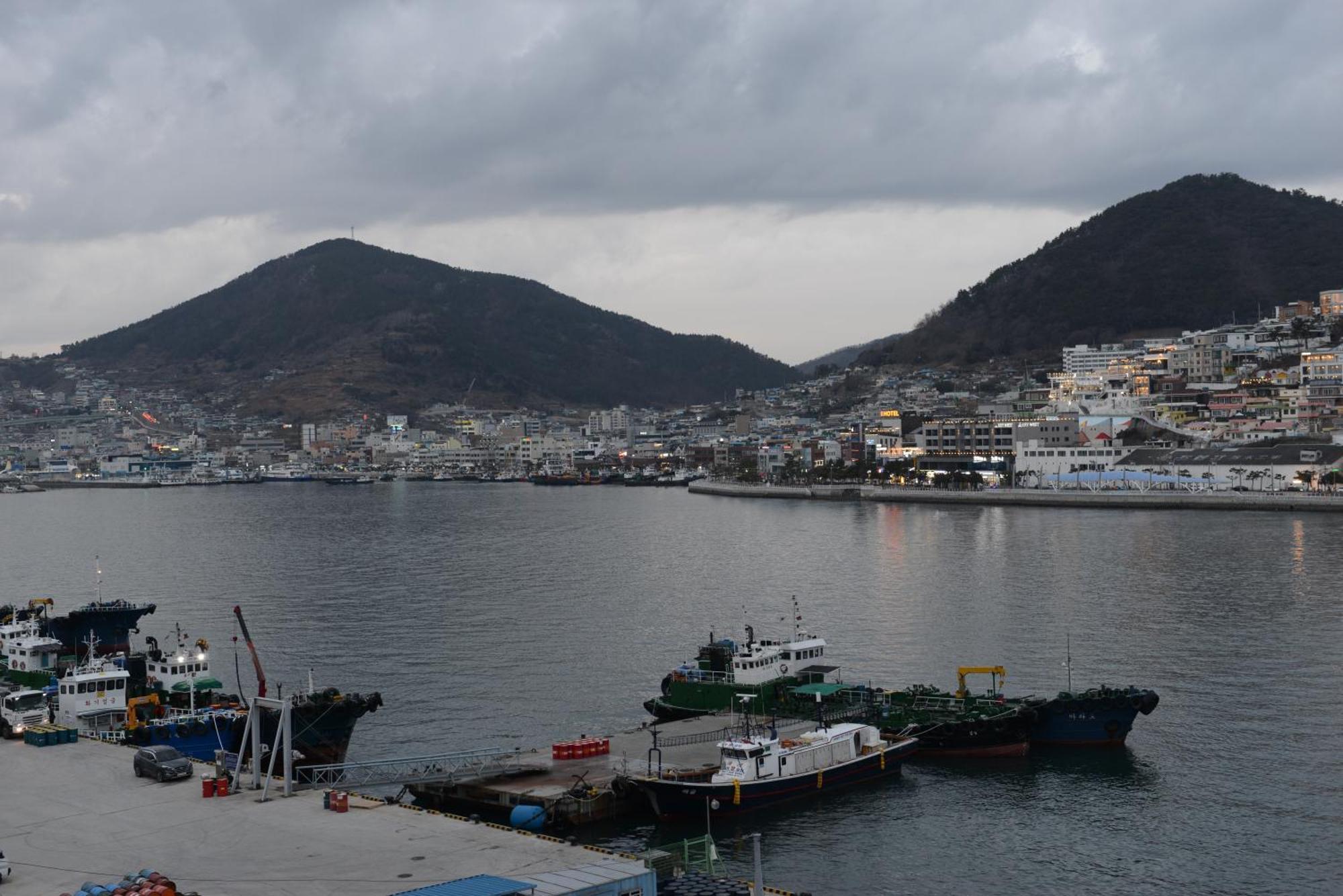 Lium Spa Hostel Yeosu Bagian luar foto