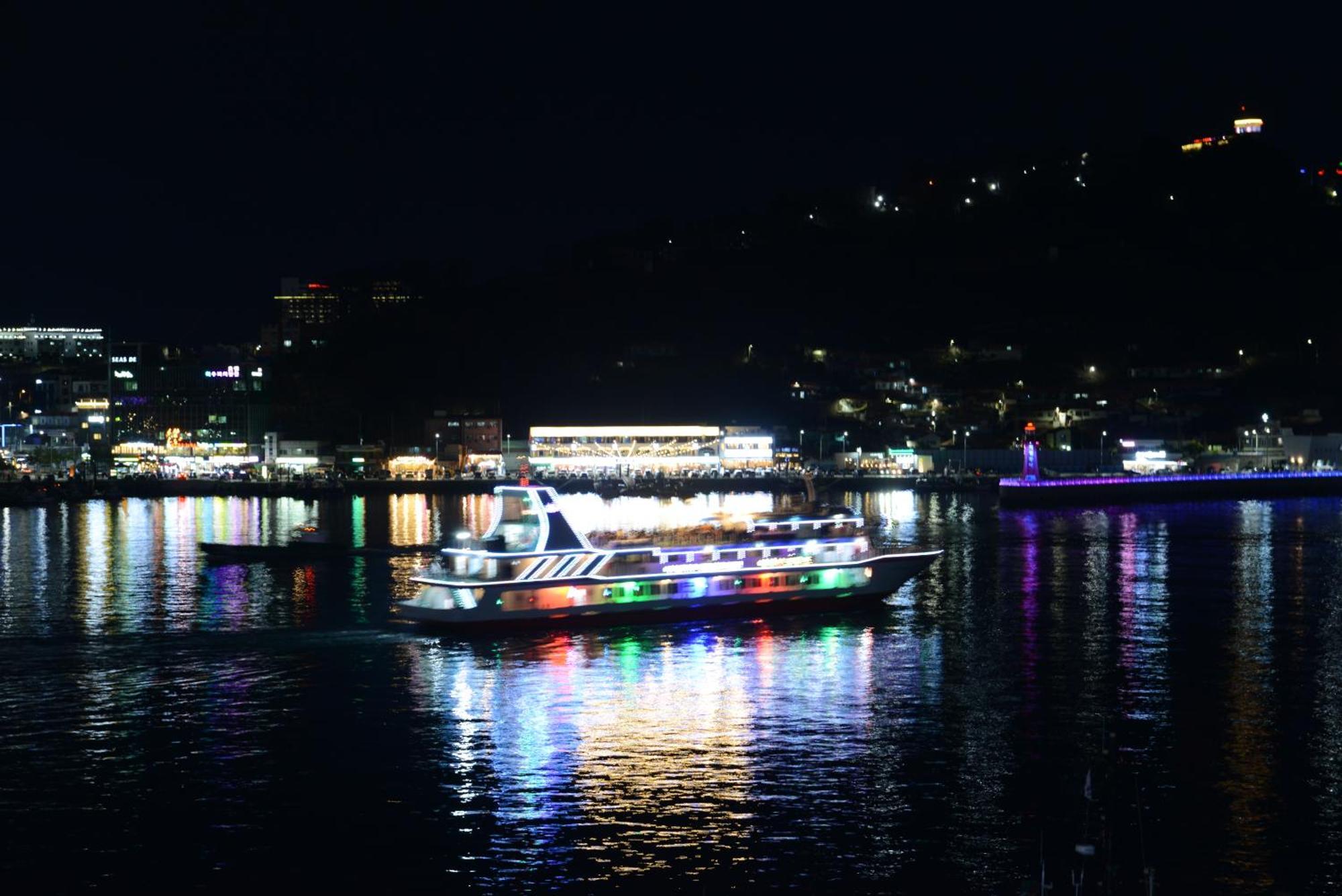 Lium Spa Hostel Yeosu Bagian luar foto