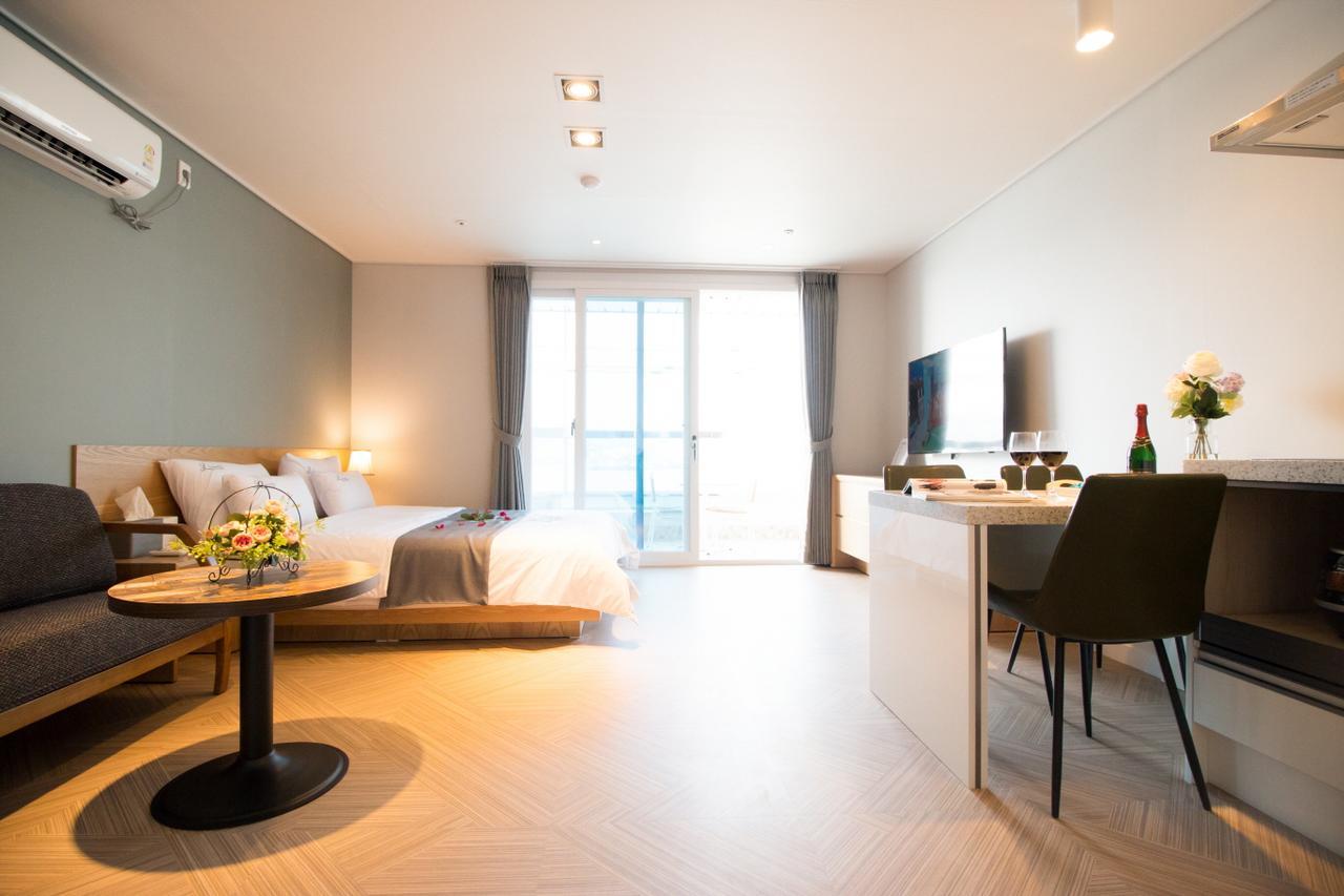 Lium Spa Hostel Yeosu Bagian luar foto