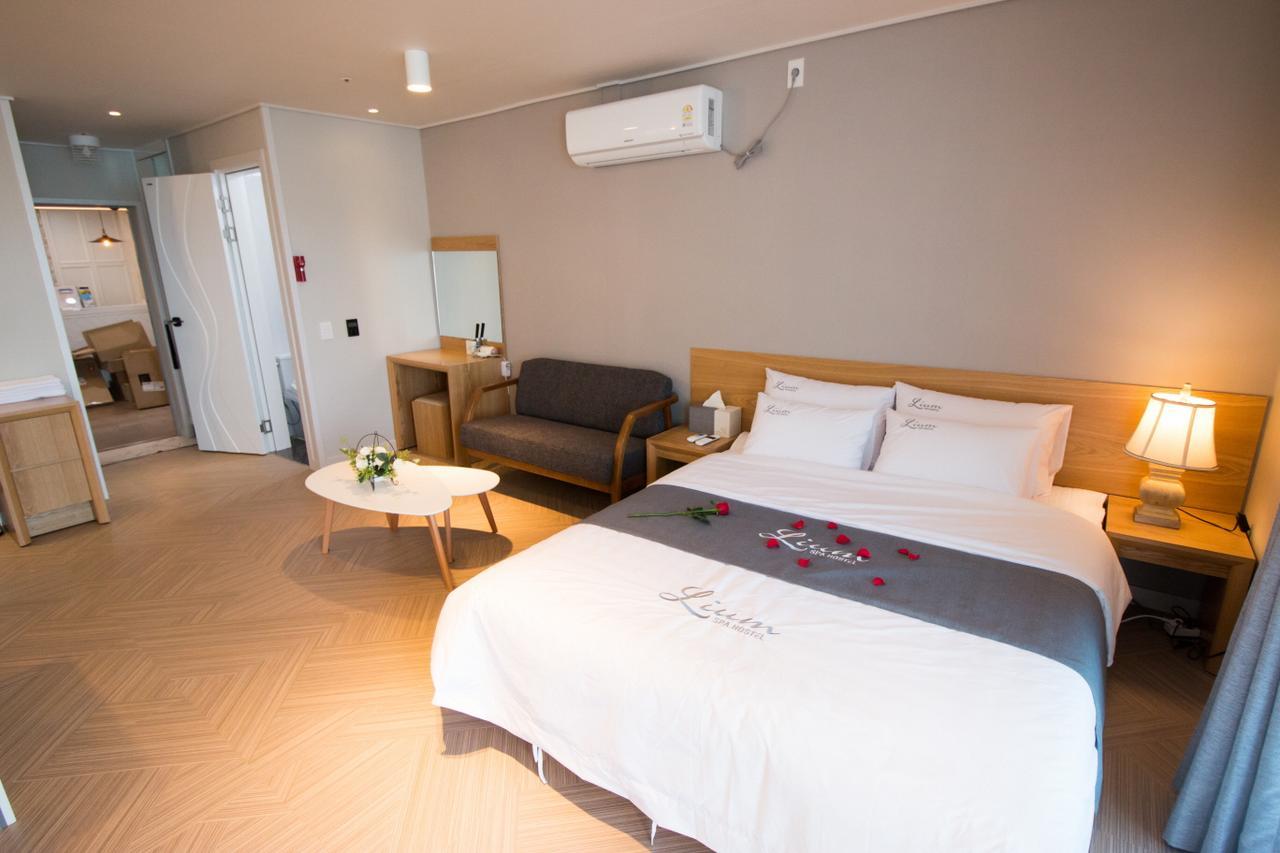 Lium Spa Hostel Yeosu Bagian luar foto