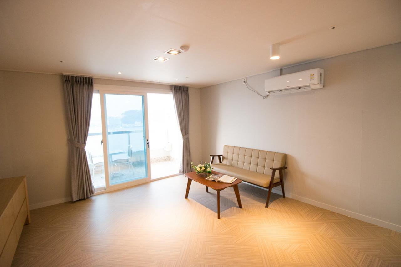 Lium Spa Hostel Yeosu Bagian luar foto