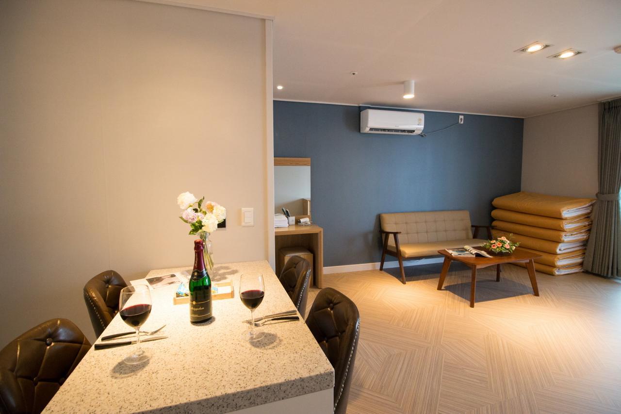 Lium Spa Hostel Yeosu Bagian luar foto