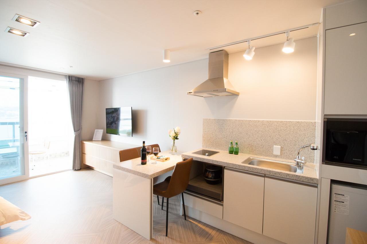 Lium Spa Hostel Yeosu Bagian luar foto