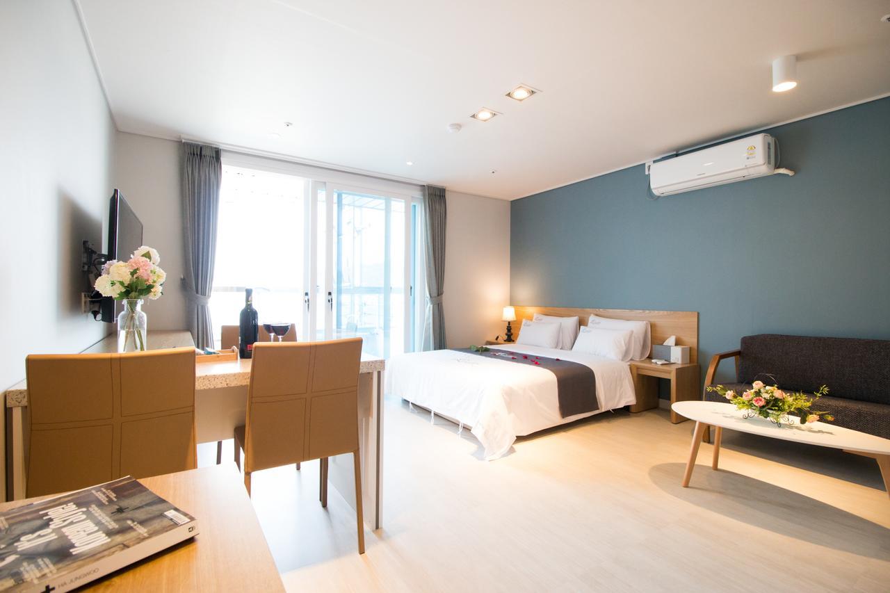 Lium Spa Hostel Yeosu Bagian luar foto