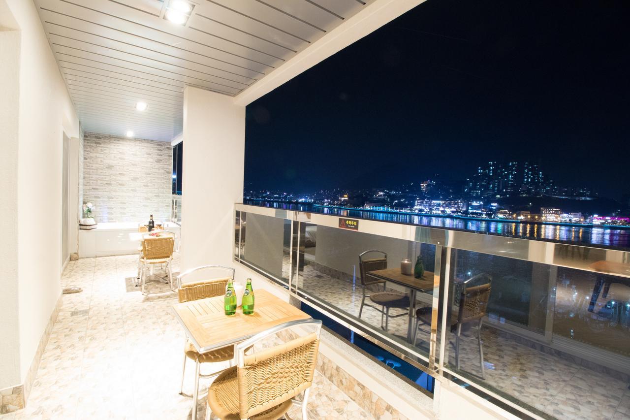 Lium Spa Hostel Yeosu Bagian luar foto