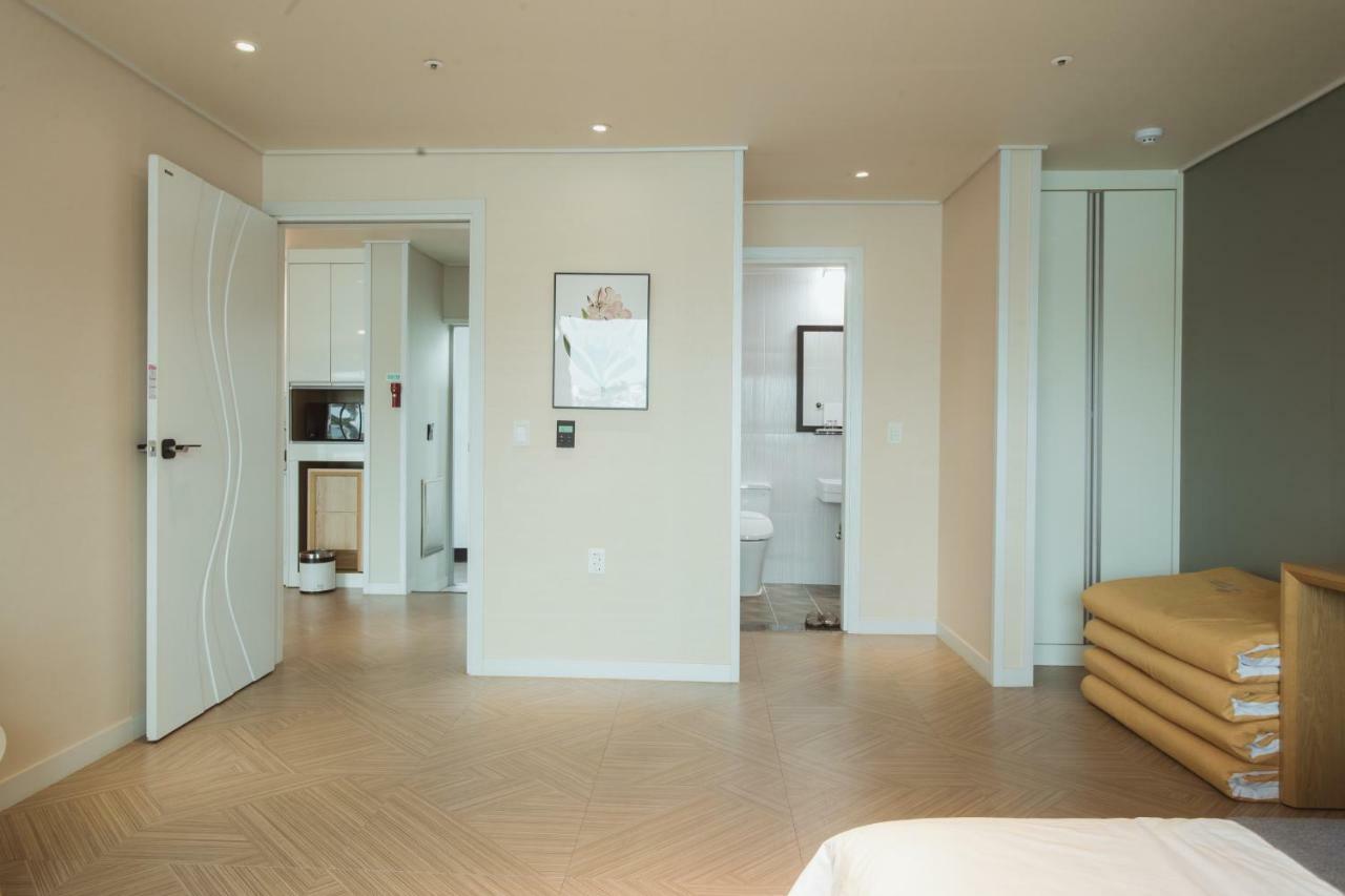 Lium Spa Hostel Yeosu Bagian luar foto