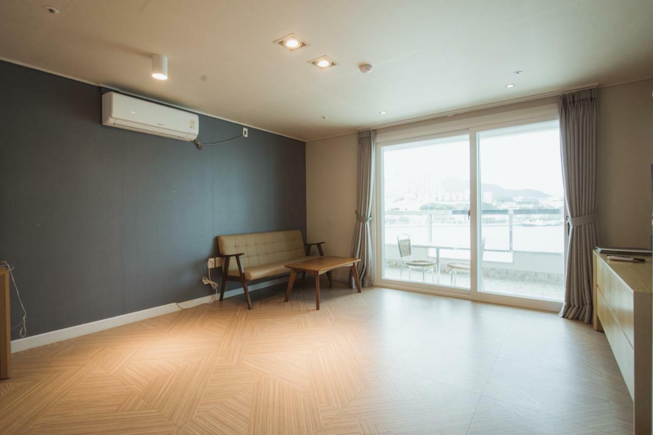 Lium Spa Hostel Yeosu Bagian luar foto