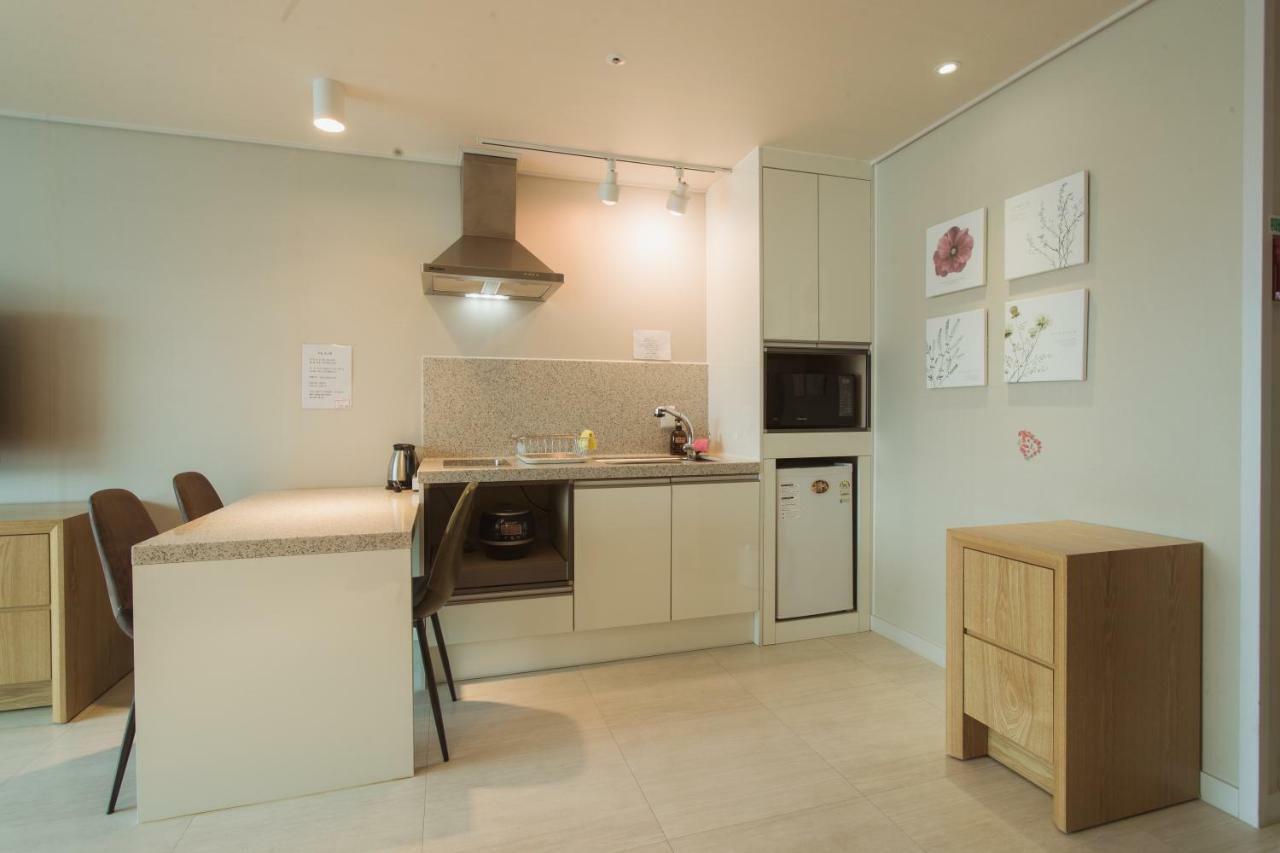 Lium Spa Hostel Yeosu Bagian luar foto