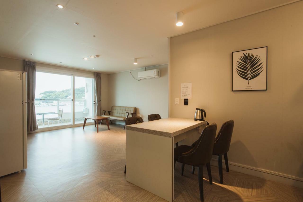 Lium Spa Hostel Yeosu Bagian luar foto