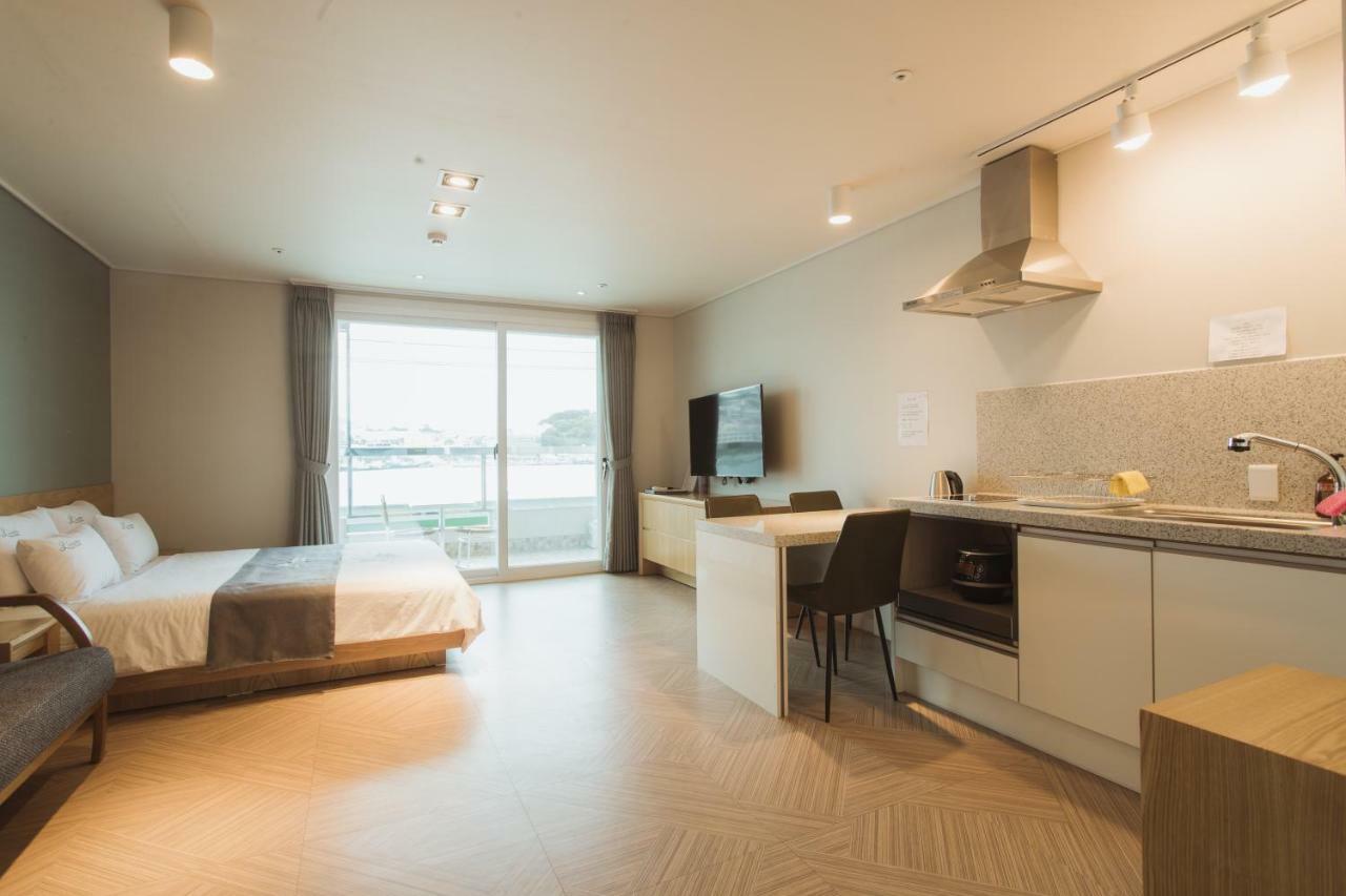 Lium Spa Hostel Yeosu Bagian luar foto