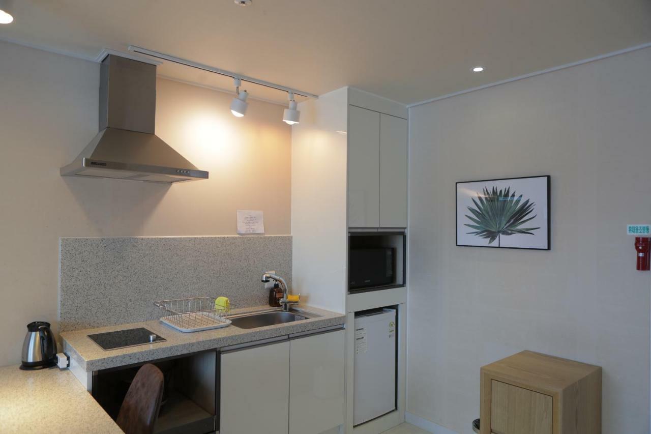Lium Spa Hostel Yeosu Bagian luar foto