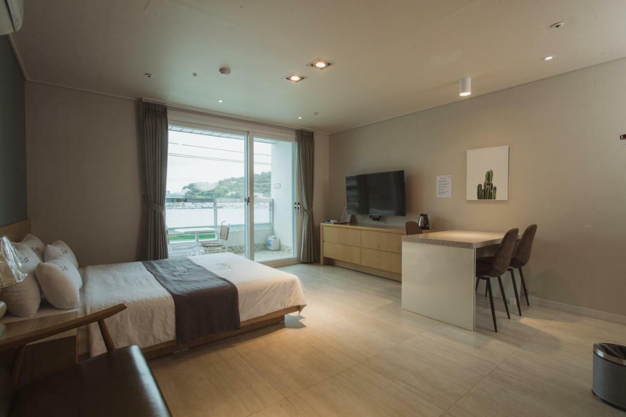 Lium Spa Hostel Yeosu Bagian luar foto