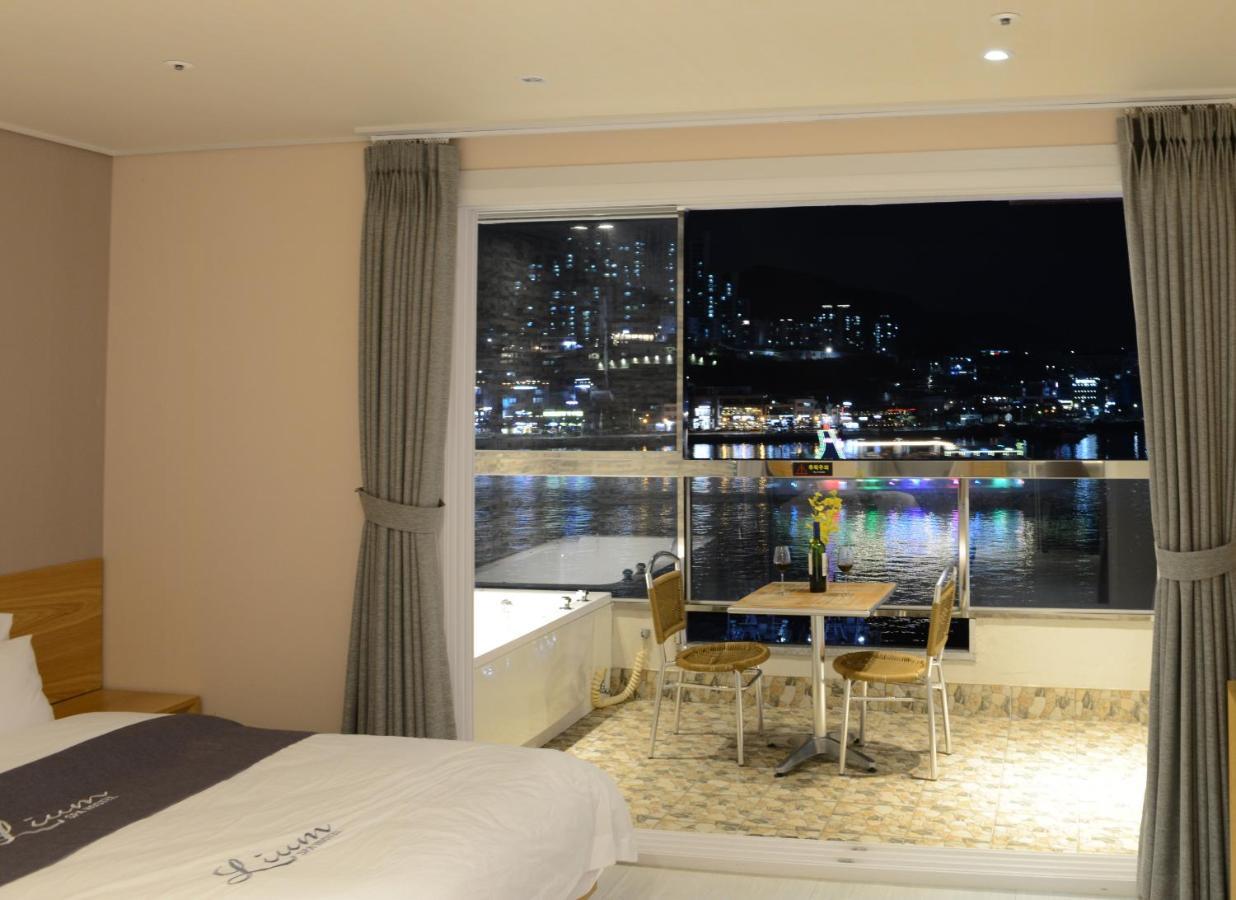 Lium Spa Hostel Yeosu Bagian luar foto